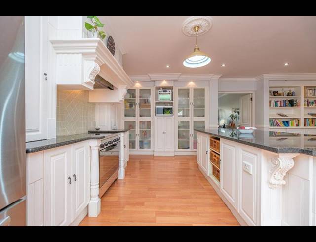 5 BEDROOM HOUSE FOR SALE IN RUIMSIG